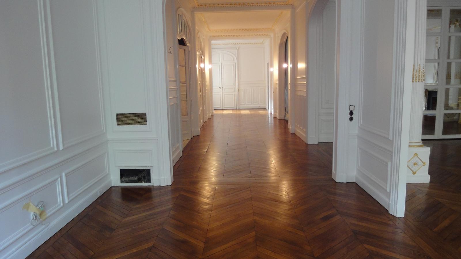 découvrez nos services experts de rénovation de parquet à paris pour redonner vie à vos sols avec qualité et savoir-faire.