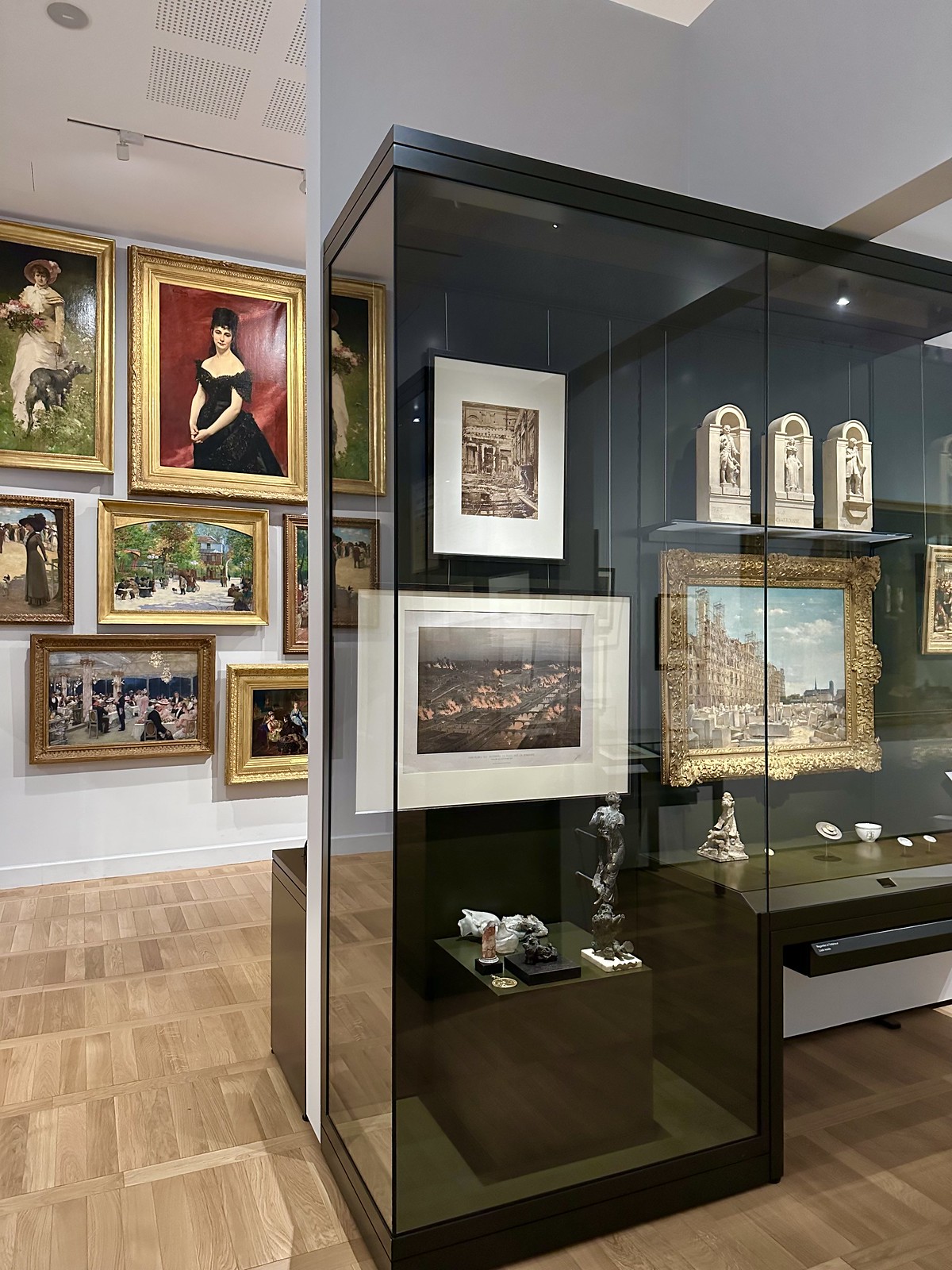 découvrez la rénovation partielle du musée carnavalet à paris 3e, mettant en valeur l'histoire et le patrimoine parisien à travers une restauration moderne et respectueuse.