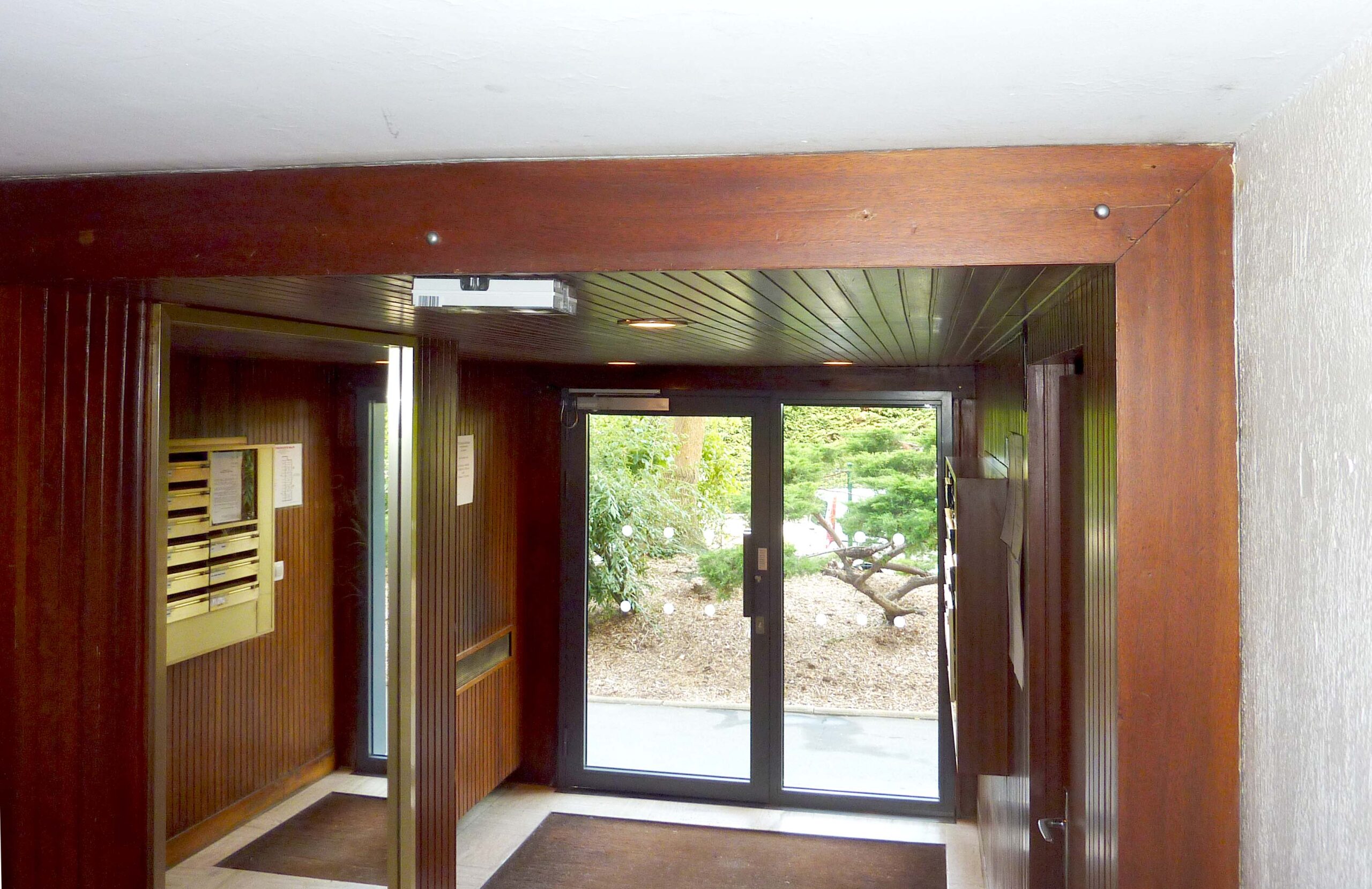 découvrez nos services experts de rénovation des parties communes pour améliorer l'esthétique, la sécurité et le confort de vos espaces partagés.