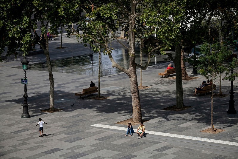 découvrez notre service de rénovation pour la place de la république à paris, alliant modernité et respect du patrimoine historique.