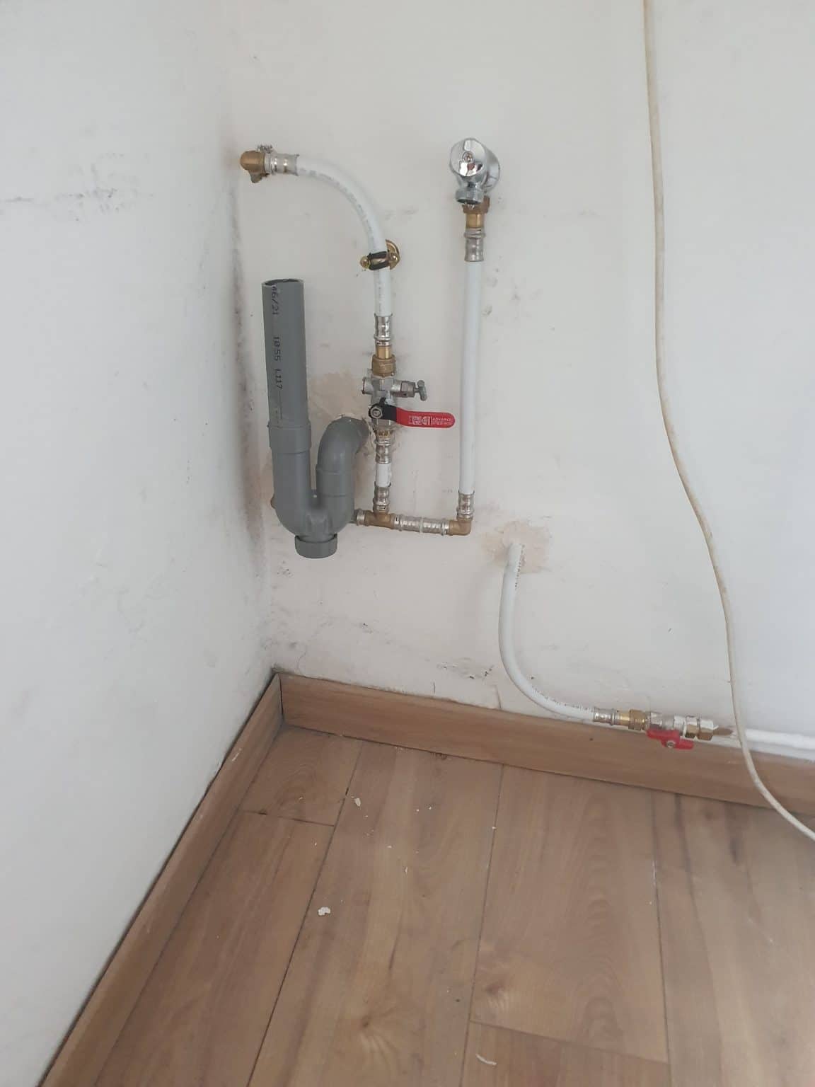 expert en rénovation de plomberie pour cuisine à fresnes, nous assurons des installations fiables et durables pour moderniser votre espace culinaire.