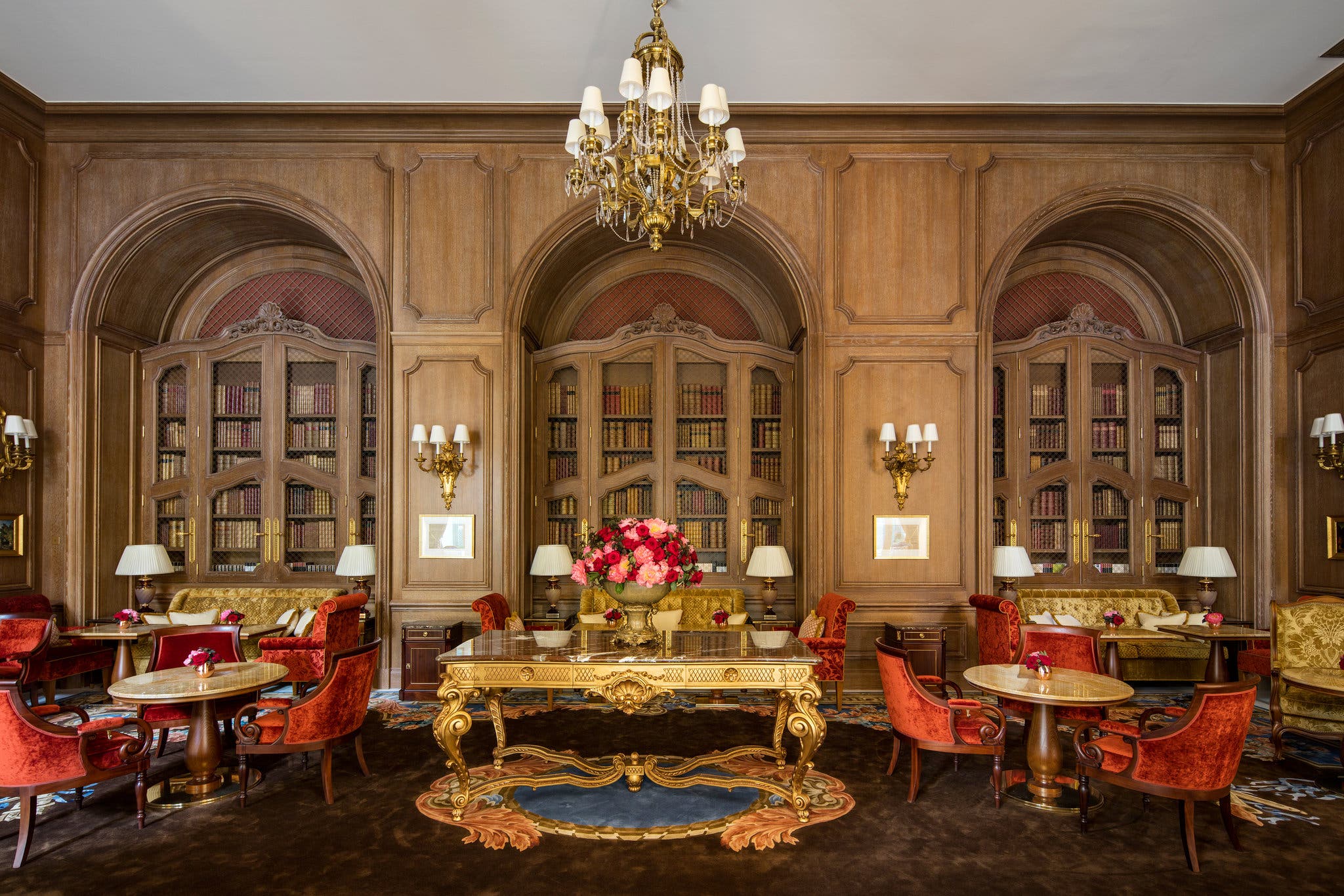découvrez l'art de la rénovation d'exception au ritz paris, alliant élégance classique et modernité pour un cadre prestigieux unique.