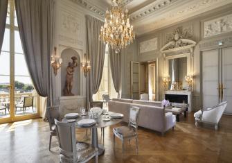 découvrez notre expertise en rénovation haut de gamme pour le ritz paris 75, alliant élégance et savoir-faire d'exception pour sublimer ce lieu emblématique.