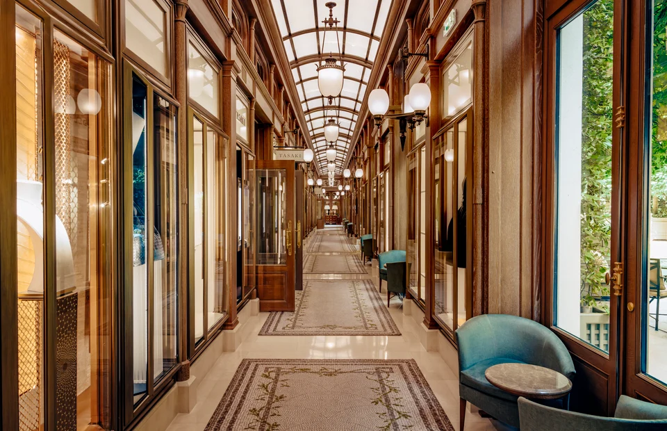 découvrez les travaux de rénovation d'exception réalisés au ritz paris, dans le 75. un savoir-faire prestigieux pour sublimer cet hôtel emblématique.