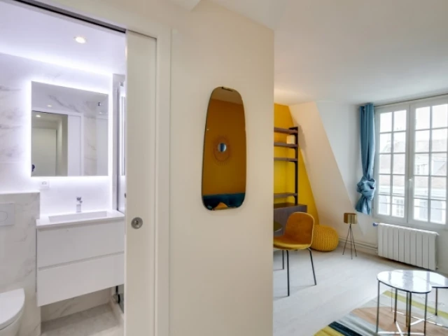 découvrez nos solutions expert pour la rénovation de votre salle de bain de 15m2 : design moderne, optimisation de l'espace et matériaux de qualité pour un espace à votre image.