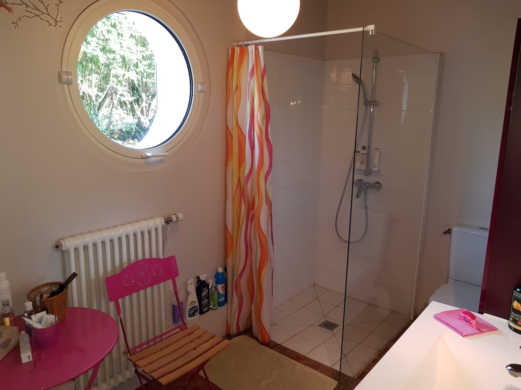 découvrez nos services experts de rénovation de salle de bain à courcelles-en-bassée. transformez votre espace avec des solutions personnalisées, design et durables.
