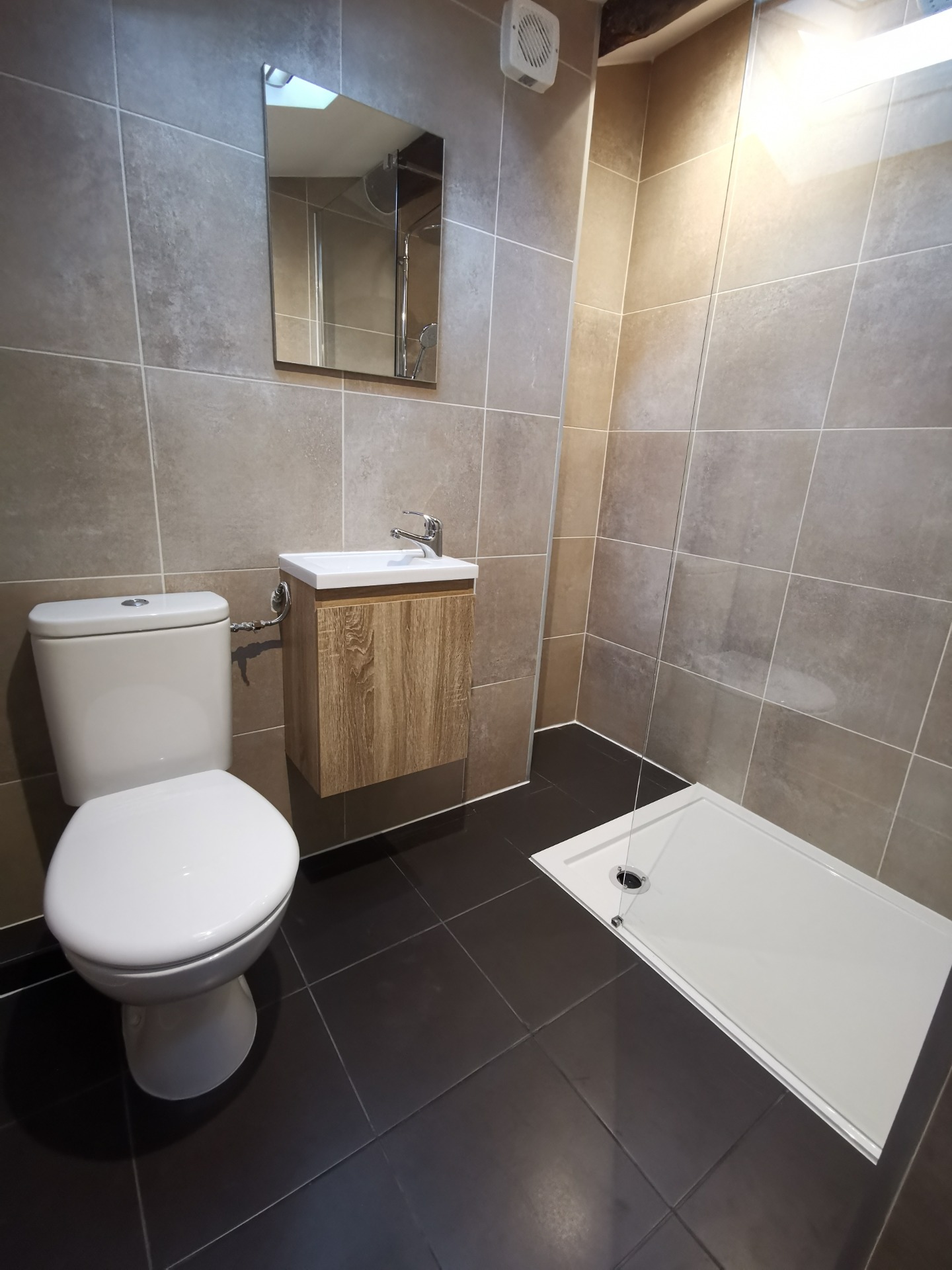 découvrez nos services professionnels de rénovation de salle de bain à mours pour transformer votre espace en un lieu moderne et fonctionnel.