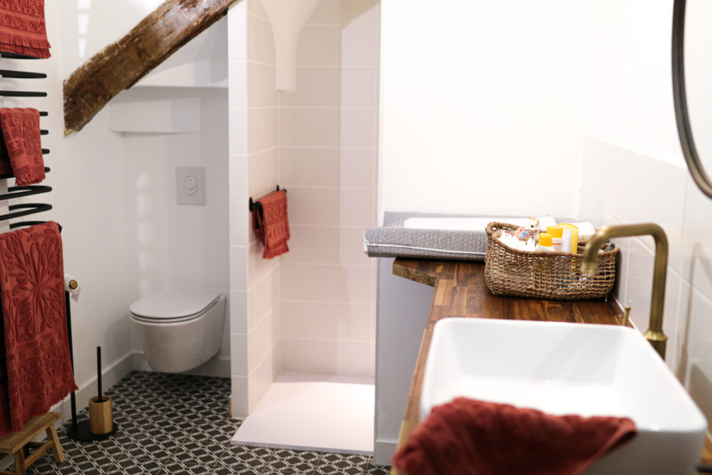 découvrez nos services professionnels de rénovation de salle de bain à mours. transformez votre espace avec des solutions modernes et sur mesure.