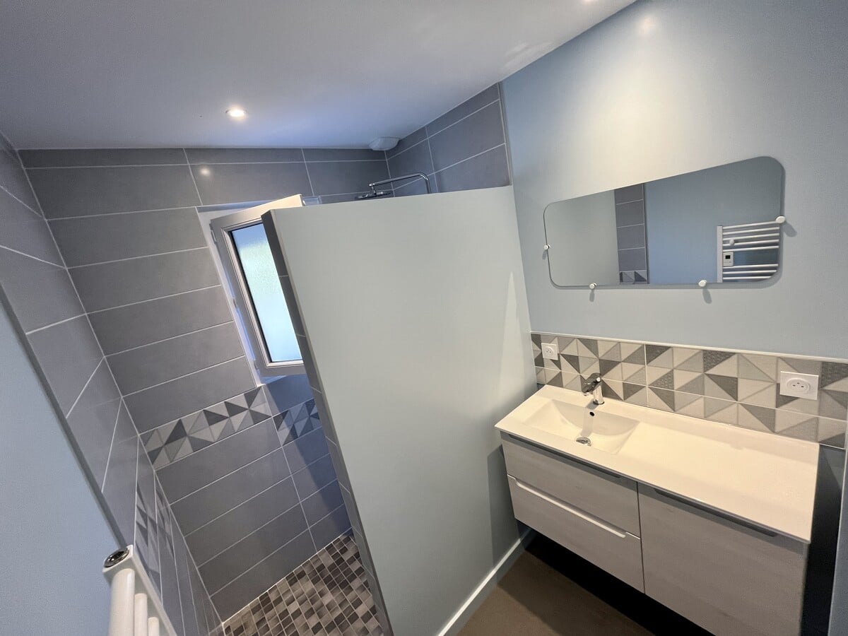 service professionnel de rénovation de salle de bain à donnemarie. transformez votre espace avec des solutions modernes et personnalisées pour un résultat élégant et fonctionnel.