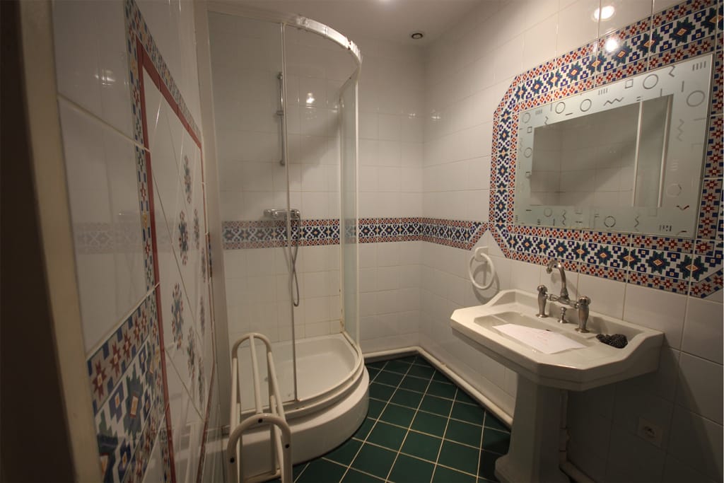 expert en rénovation de salle de bain à douy-la-ramée : transformation complète, design moderne et matériaux de qualité pour un espace fonctionnel et esthétique.