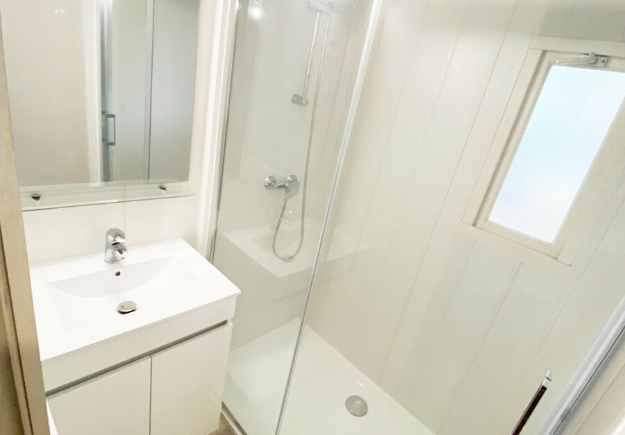 expert en rénovation de salles de bain à mantes-la-ville, nous transformons votre espace avec des matériaux de qualité et un savoir-faire professionnel. contactez-nous pour un projet clé en main.