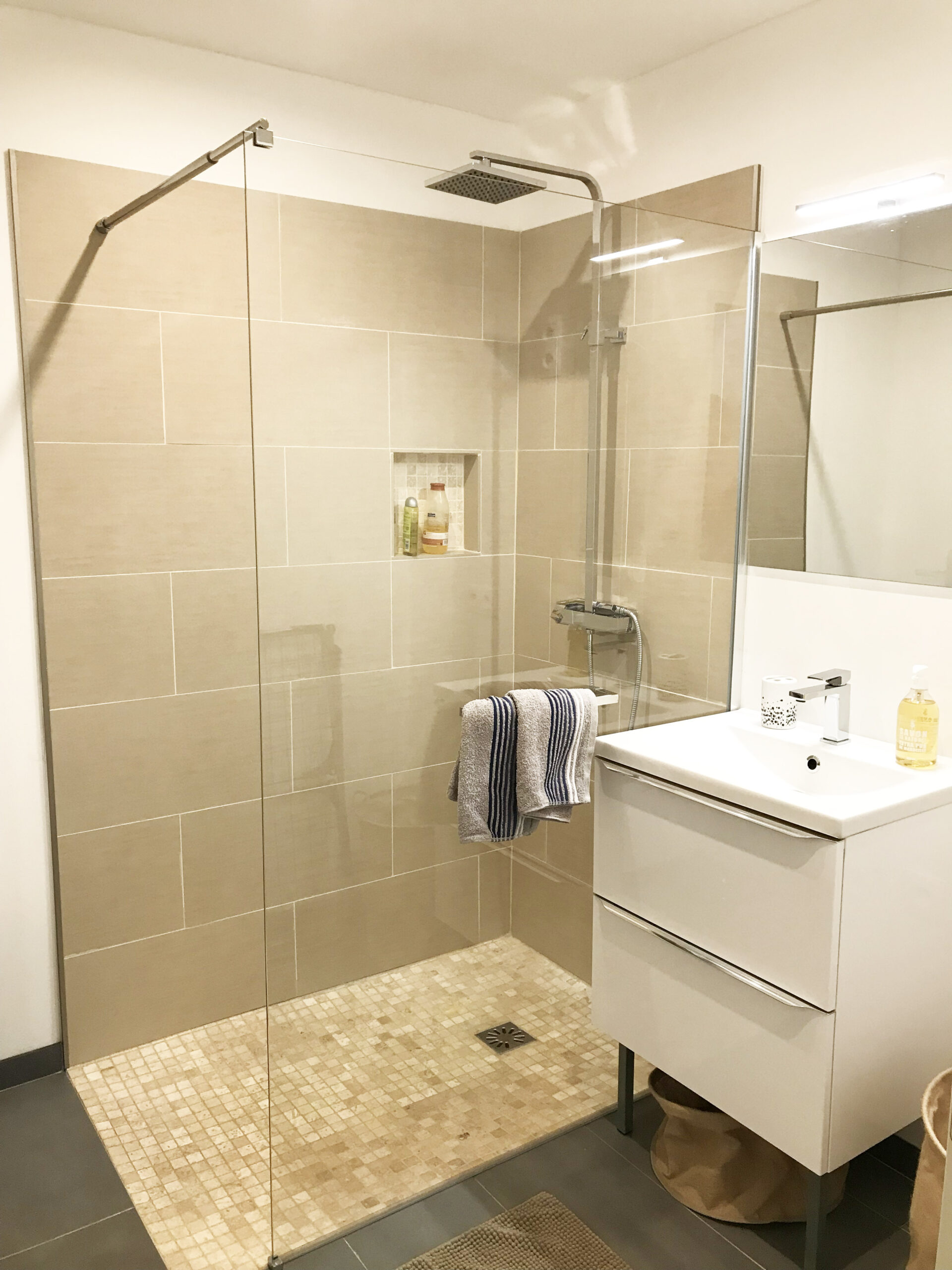 expert en rénovation de salle de bain à maulette : transformez votre espace avec style et qualité. de la conception à la réalisation, un service sur mesure pour votre confort.