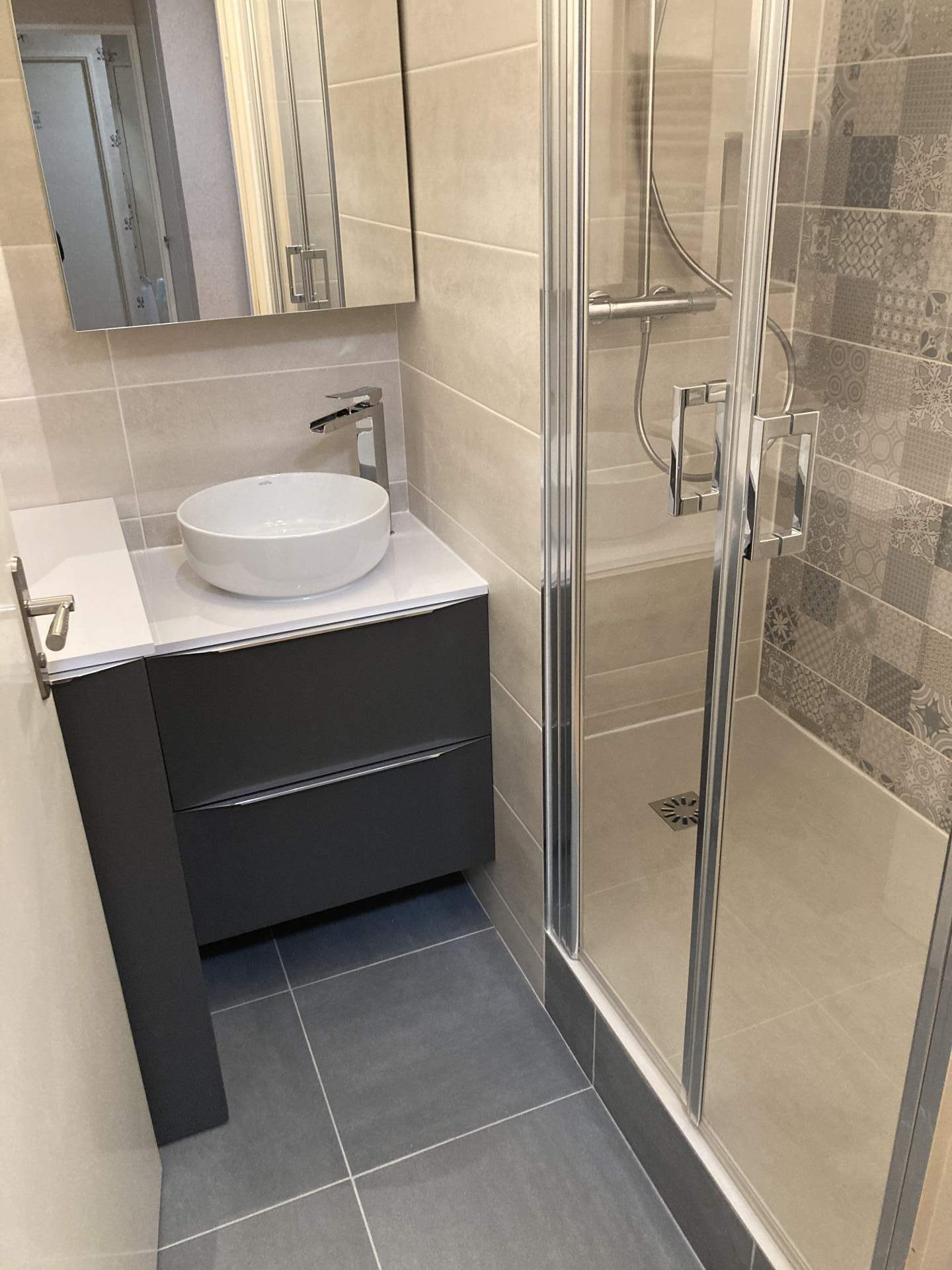 découvrez nos services professionnels de rénovation de salle de bain à maurepas. transformez votre espace avec des solutions sur mesure et un savoir-faire de qualité.