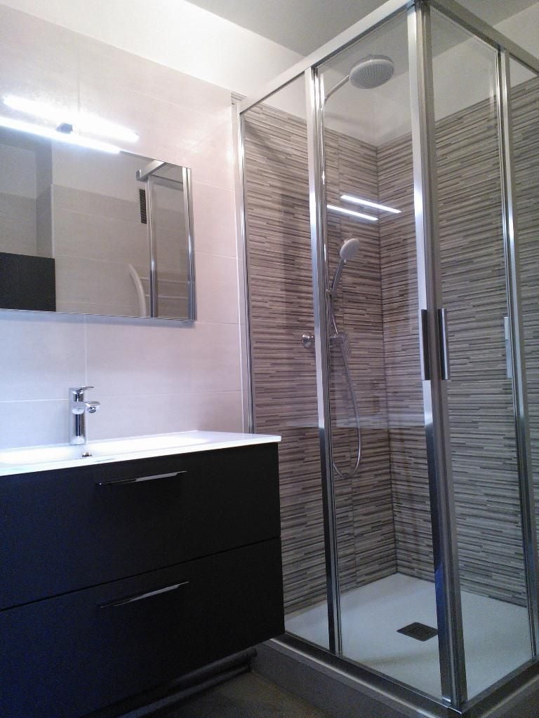 découvrez nos services de rénovation de salle de bain à pontoise, alliant modernité et fonctionnalité pour transformer votre espace en un lieu élégant et confortable.