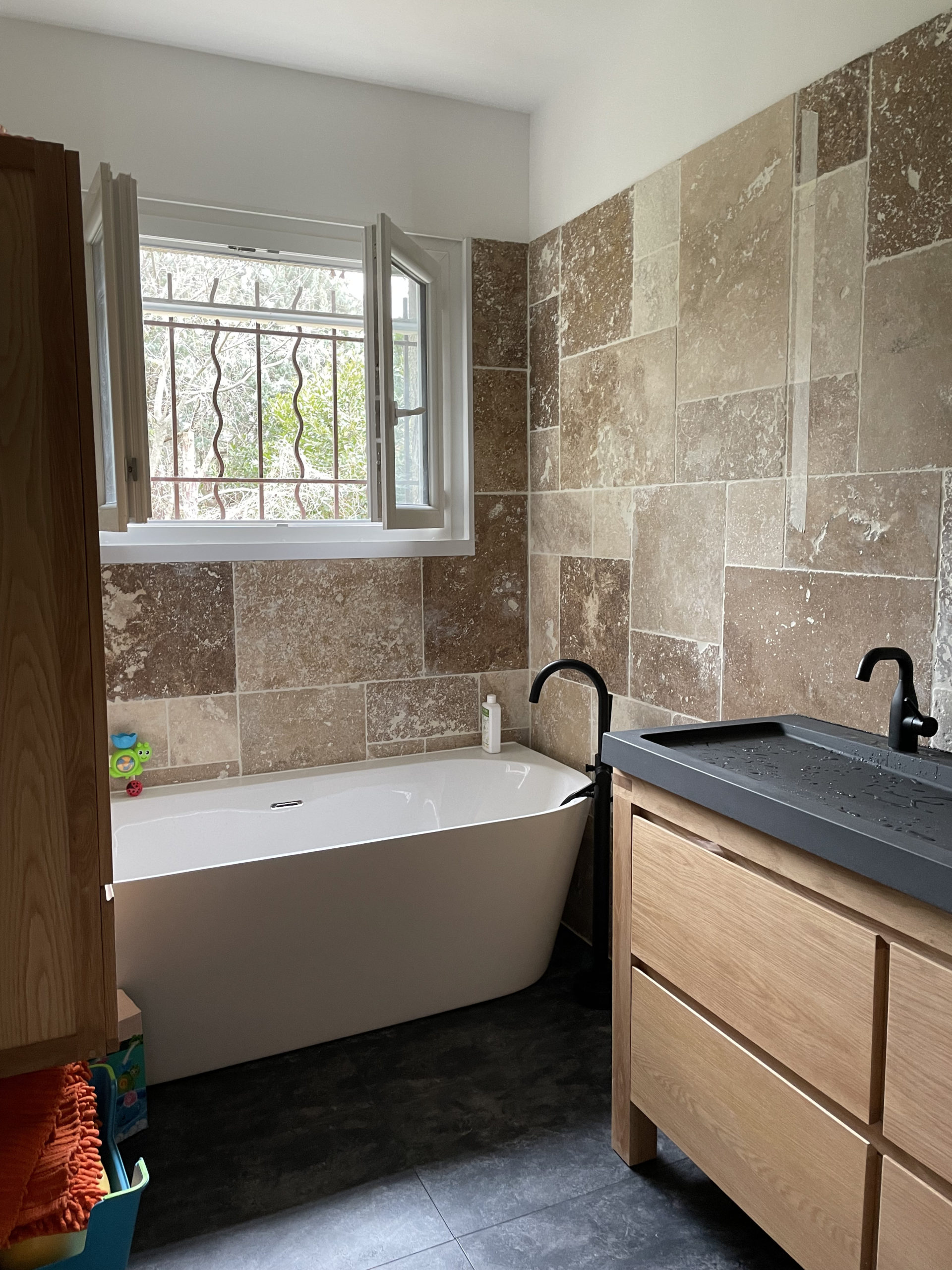 expert en rénovation de salle de bain à saint-clair-sur-epte, nous transformons votre espace avec des solutions modernes et personnalisées pour un confort optimal.