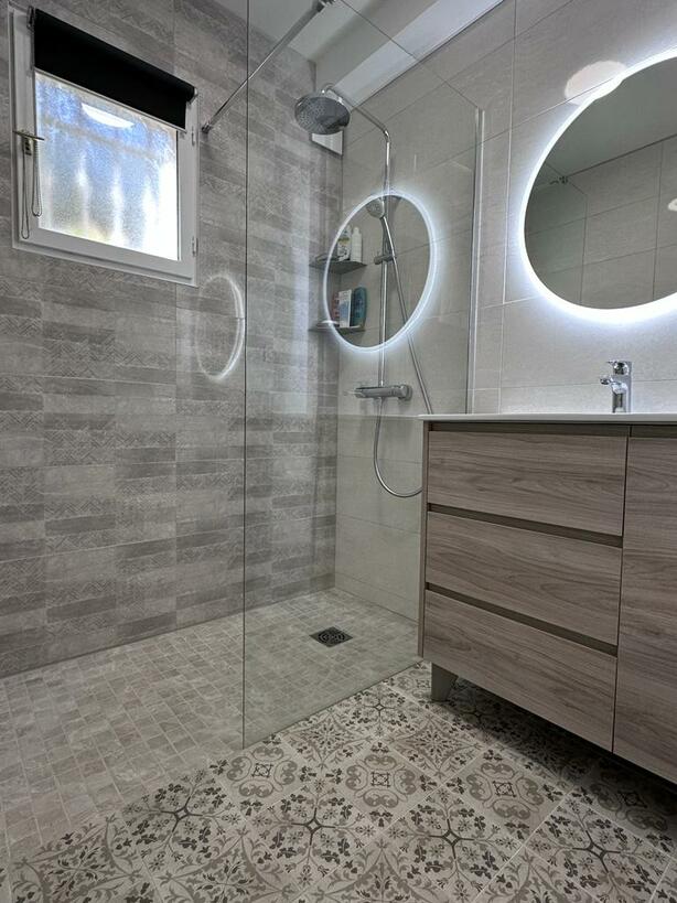 expert en rénovation de salle de bain à saint-clair-sur-epte, nous transformons votre espace en un lieu moderne et fonctionnel. devis personnalisé et travaux de qualité garantis.