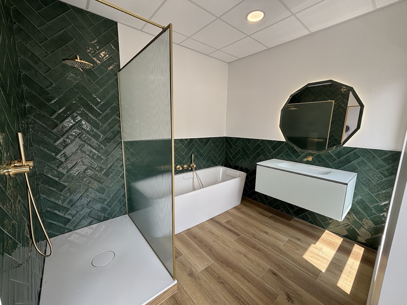 confiez la rénovation de votre salle de bains à montlignon en 2025 à des experts qualifiés. modernisation, agencement sur-mesure et équipements de qualité pour un espace fonctionnel et élégant. demandez votre devis gratuit !