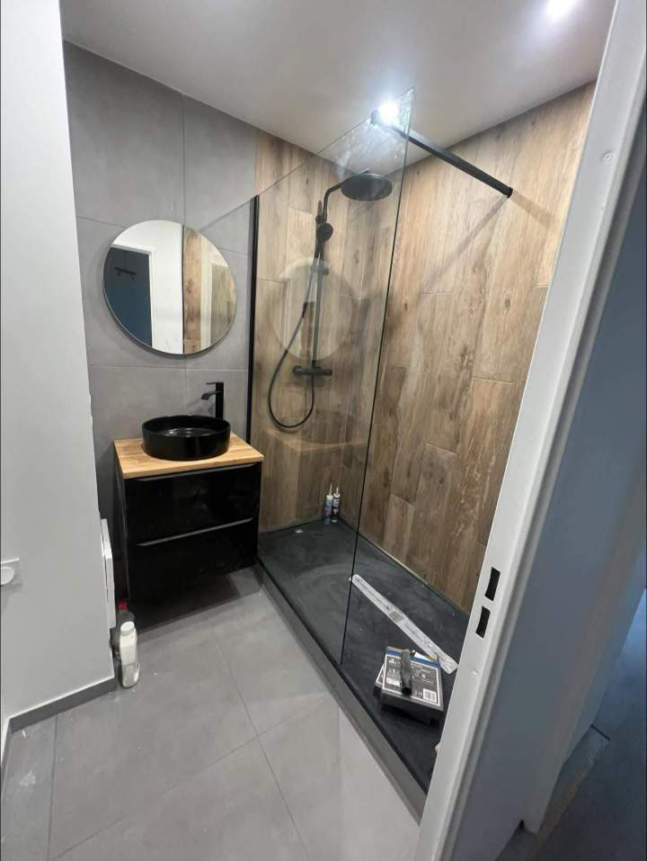 découvrez nos services de rénovation de salle de bains à morsang-sur-seine pour 2025. transformez votre espace avec des designs modernes et des matériaux de qualité, réalisés par des professionnels expérimentés.