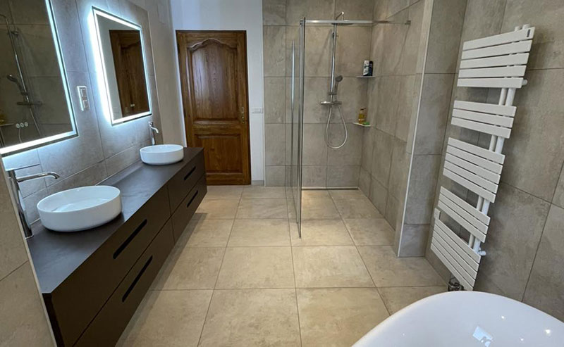 découvrez nos services professionnels de rénovation de salle de bains à parmain en 2025. transformez votre espace avec des solutions modernes et personnalisées pour un confort optimal.