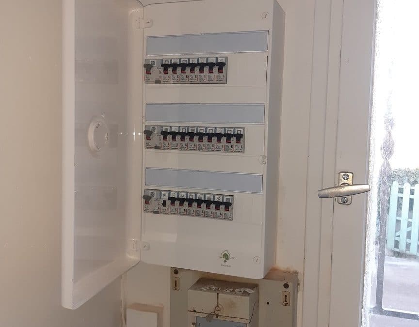 renovation tableau electrique 1 expert en rénovation de tableau électrique : mise à jour, sécurité et conformité de votre installation électrique pour un habitat sûr et moderne.