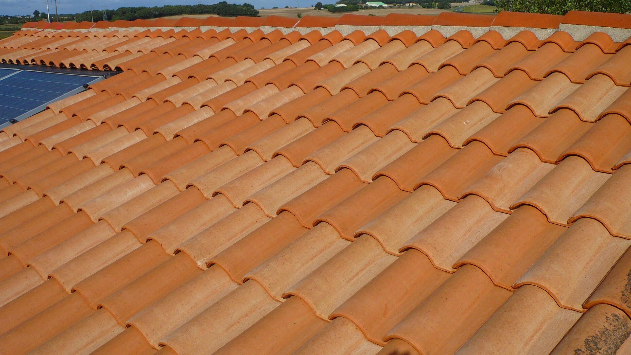 renovation toiture tuiles 3 scaled expert en rénovation de toiture en tuiles, nous assurons une réparation durable et un entretien de qualité pour protéger votre maison.