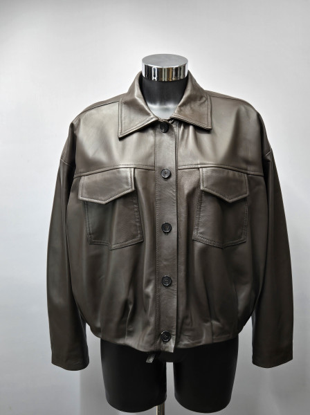 découvrez nos services experts de rénovation de veste en cuir à paris. redonnez vie à votre vêtement préféré avec un travail soigné et personnalisé.