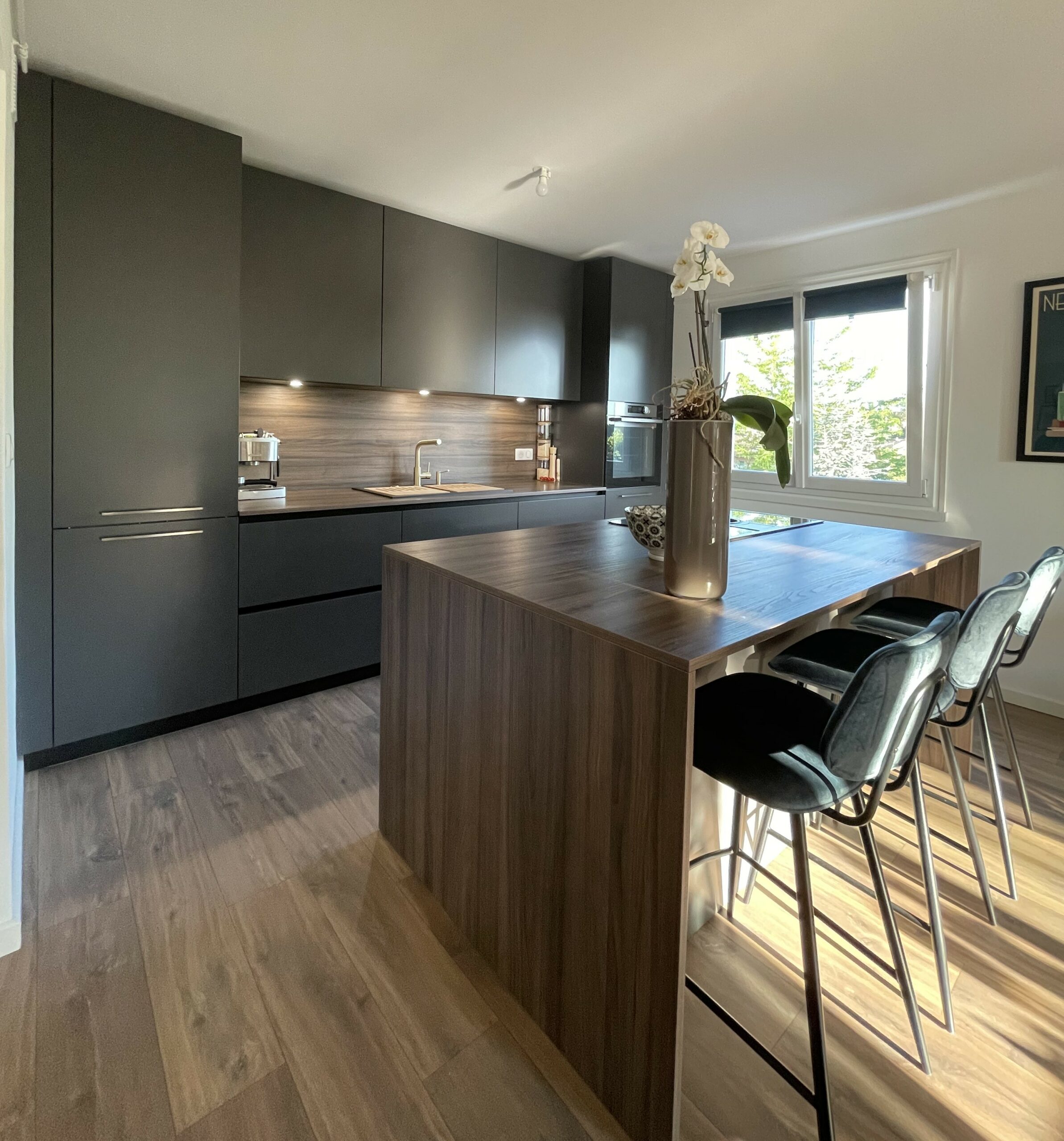 experts en rénovations de cuisine à moussy, nous transformons votre espace avec des idées modernes et des finitions de qualité. contactez-nous pour un devis personnalisé.