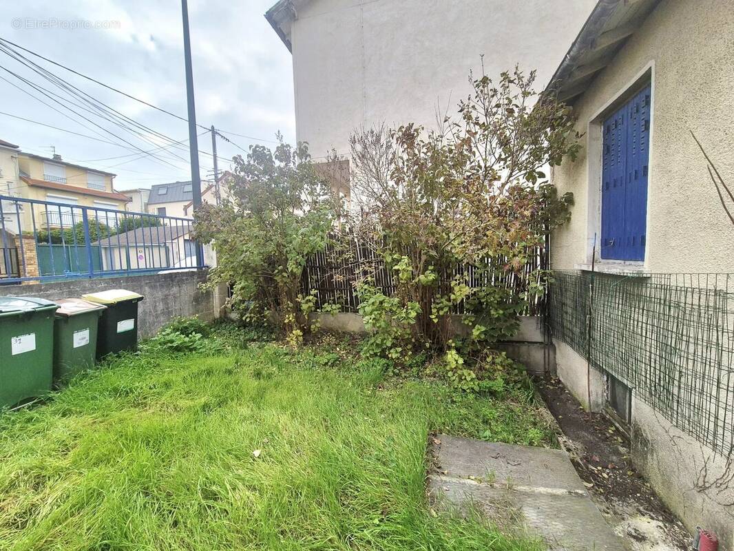 découvrez nos services professionnels pour rénover votre appartement à clamart. rénovation complète, rénovation intérieure, conseils personnalisés et travaux de qualité pour transformer votre logement.