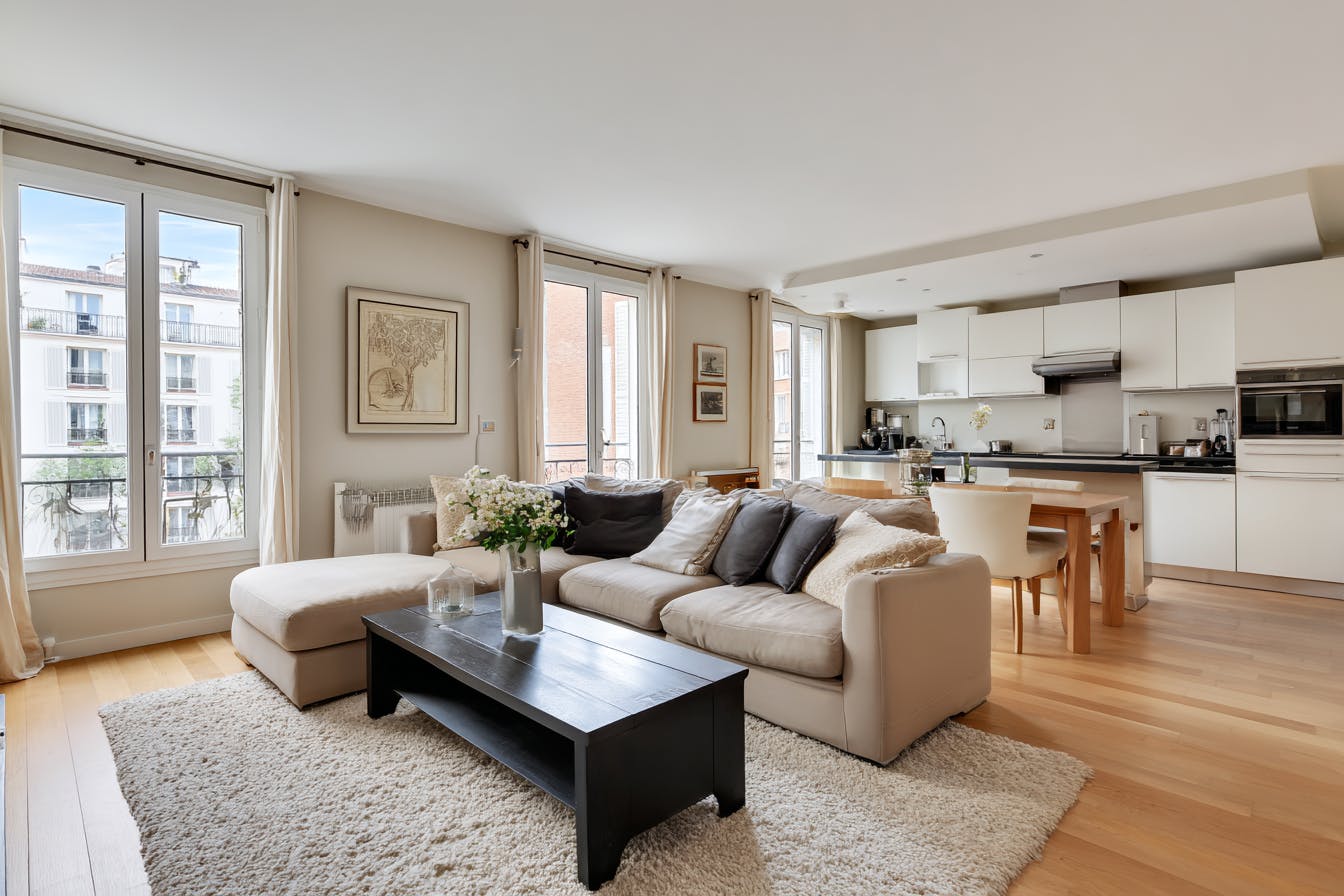 découvrez comment rénover un appartement dans le 14ème arrondissement de paris pour allier confort moderne et valorisation immobilière.