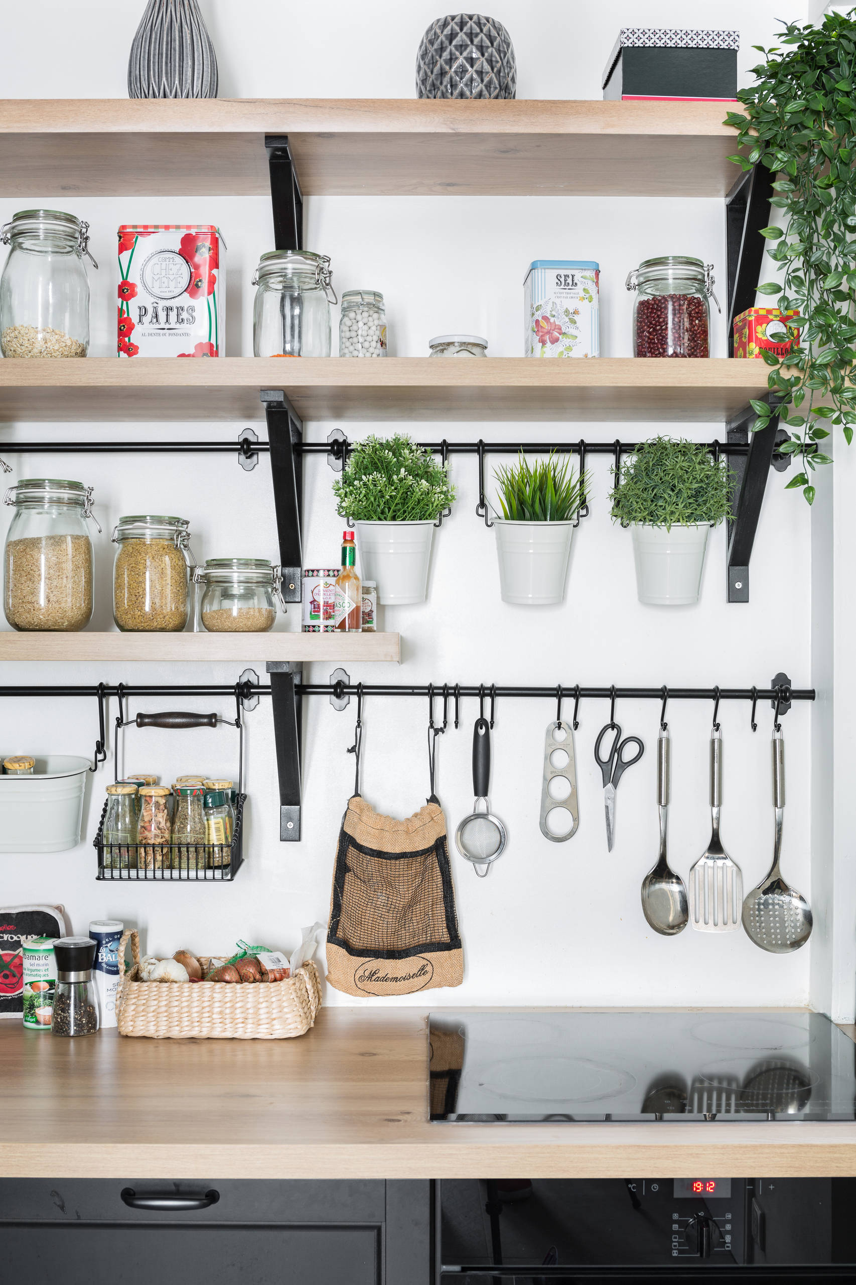 découvrez comment rénover votre cuisine à petit budget avec des astuces simples et économiques pour un espace moderne et fonctionnel sans se ruiner.