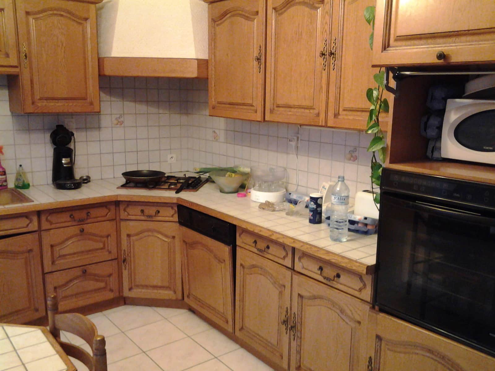 découvrez comment rénover votre cuisine en bois pour lui redonner charme et modernité grâce à nos conseils pratiques et astuces de rénovation.