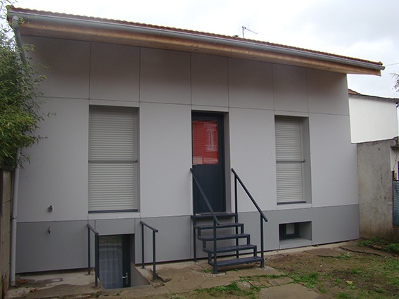 découvrez nos services de rénovation de façade pour maisons plain-pied à paris. améliorez l'esthétique et la protection de votre façade avec des experts locaux.