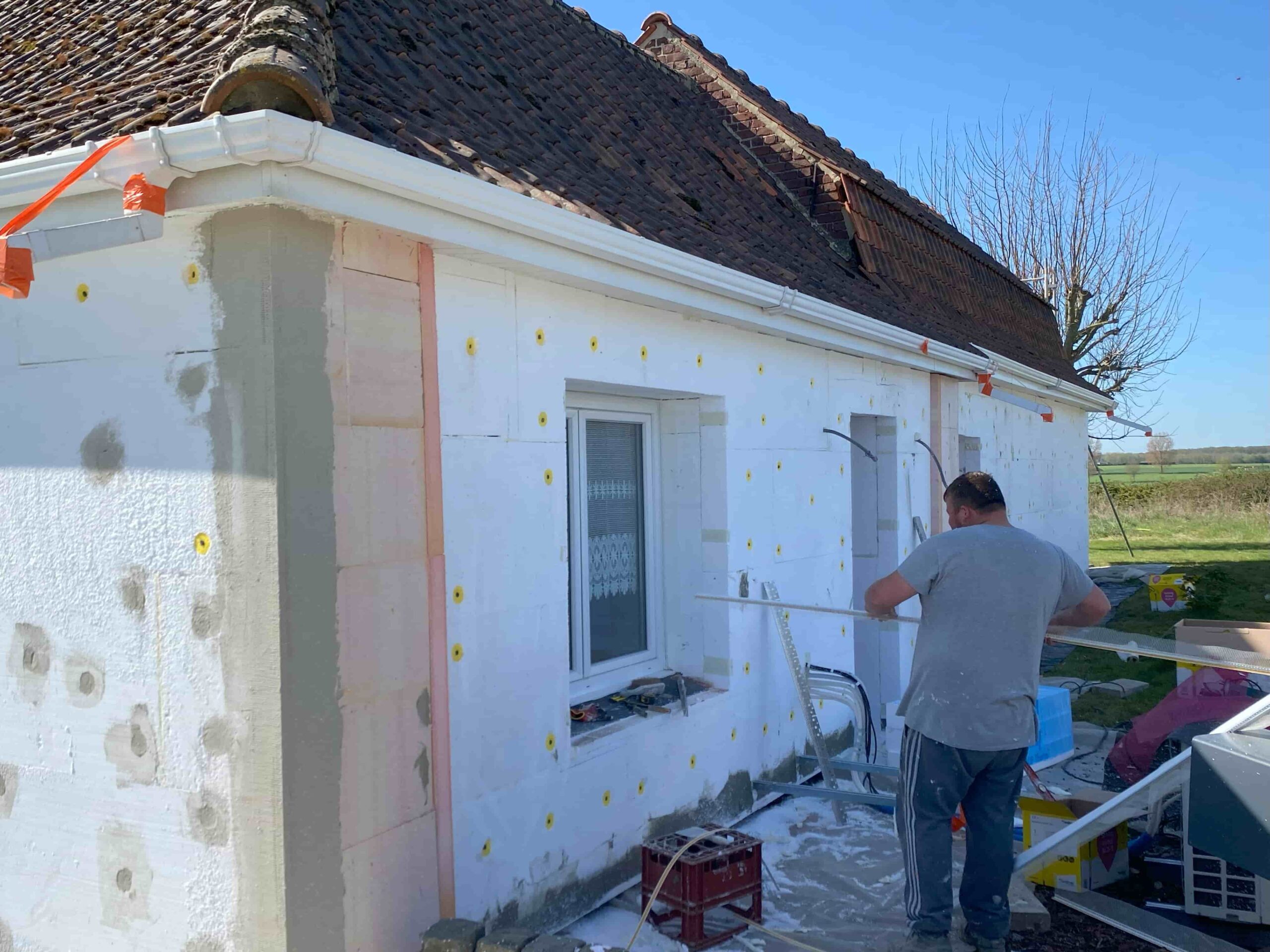 rénover votre façade pour donner un nouveau souffle à votre maison, améliorer son esthétique et augmenter sa valeur.