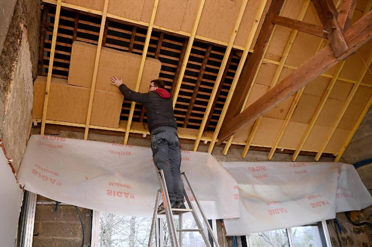découvrez comment rénover votre maison efficacement avec maprimerénov, l'aide financière dédiée à la rénovation énergétique. guide complet, démarches et conseils pour un projet réussi.