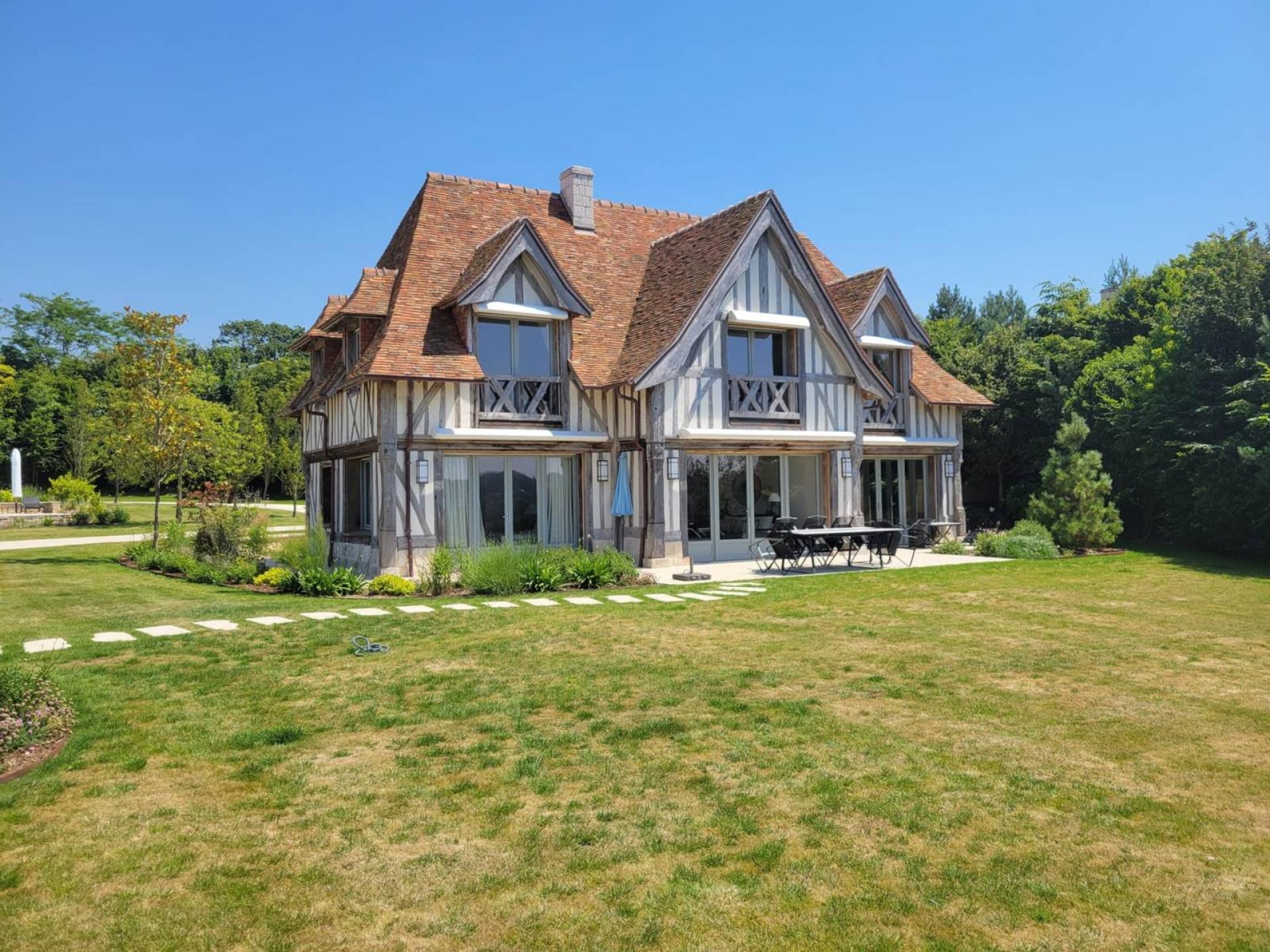 découvrez nos solutions professionnelles pour rénover votre maison à honfleur. expertise, qualité et conseils personnalisés pour transformer votre habitat.