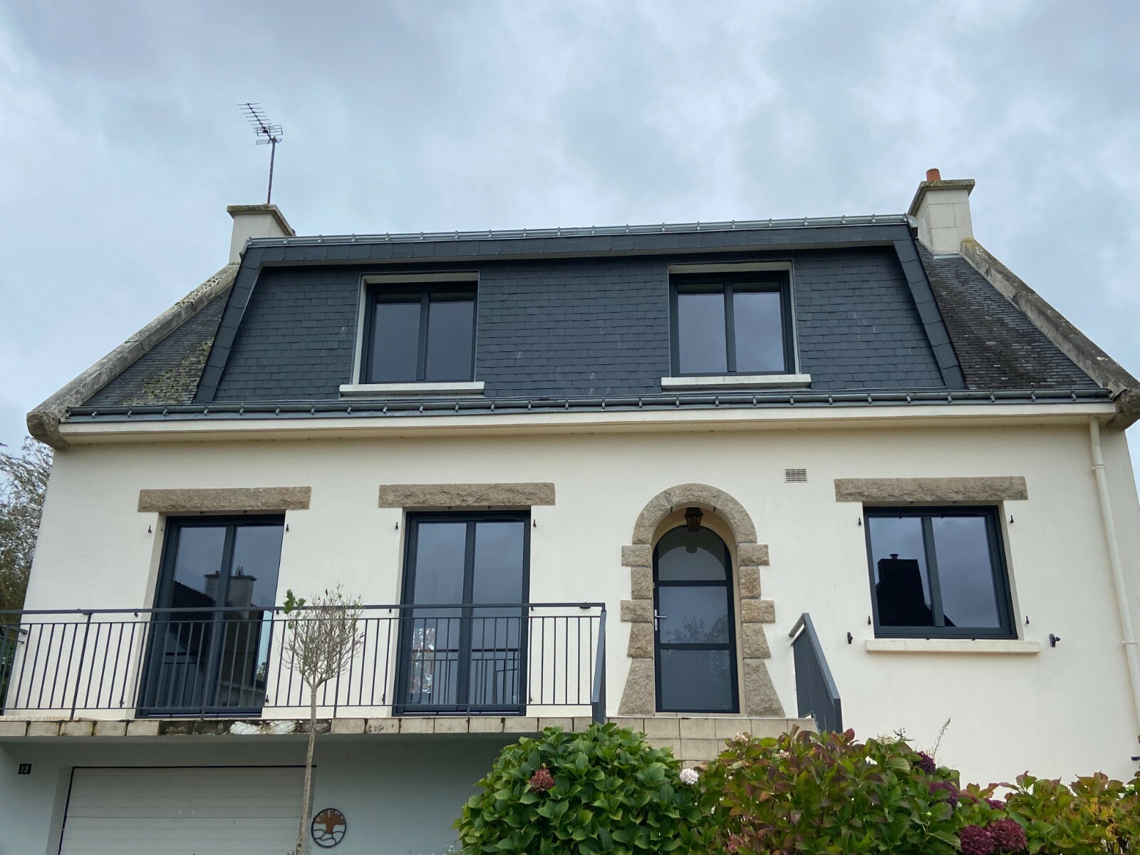 découvrez nos conseils et astuces pour rénover votre maison néo bretonne tout en respectant son charme traditionnel et son authenticité.