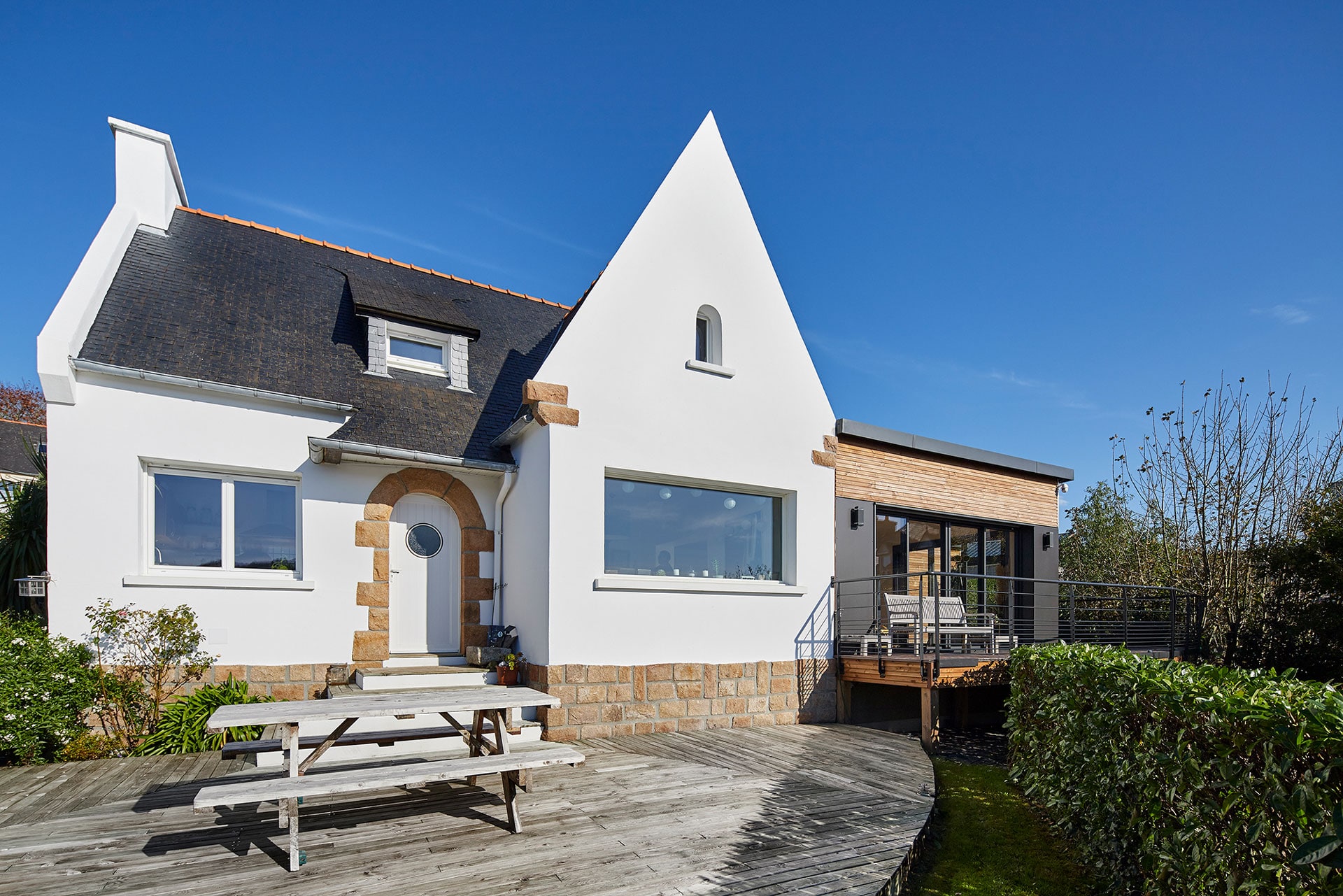 découvrez nos conseils et astuces pour rénover votre maison néo bretonne alliant charme traditionnel et confort moderne. guide complet pour valoriser votre patrimoine.