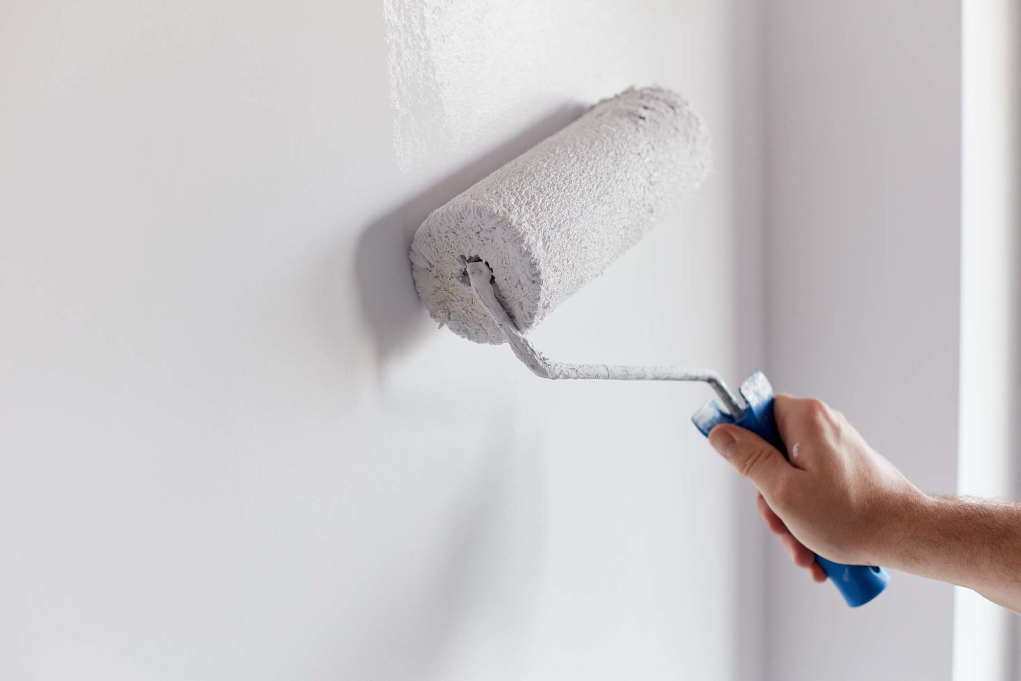 renover murs peinture facilement 2 apprenez à rénover vos murs et à appliquer la peinture facilement grâce à nos conseils pratiques et astuces simples pour un résultat professionnel.