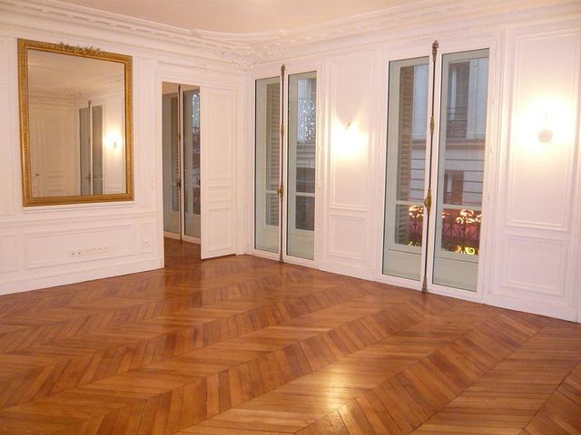 spécialistes en rénovation de parquet ancien à paris : redonnez vie à vos sols en bois avec un savoir-faire traditionnel et des finitions de qualité.