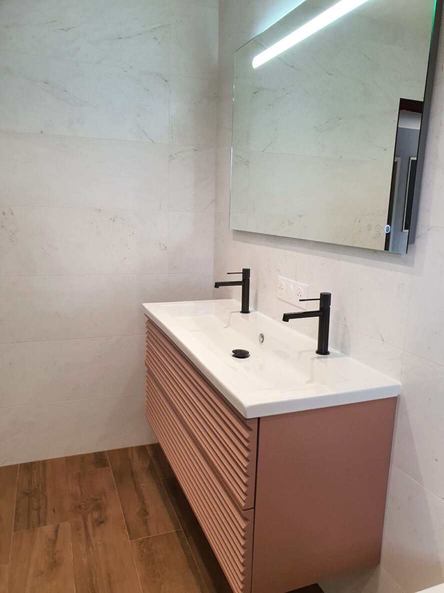 découvrez nos services professionnels pour rénover votre salle de bain à cuisy (77165). qualité, expertise et conseils personnalisés pour un espace moderne et fonctionnel.