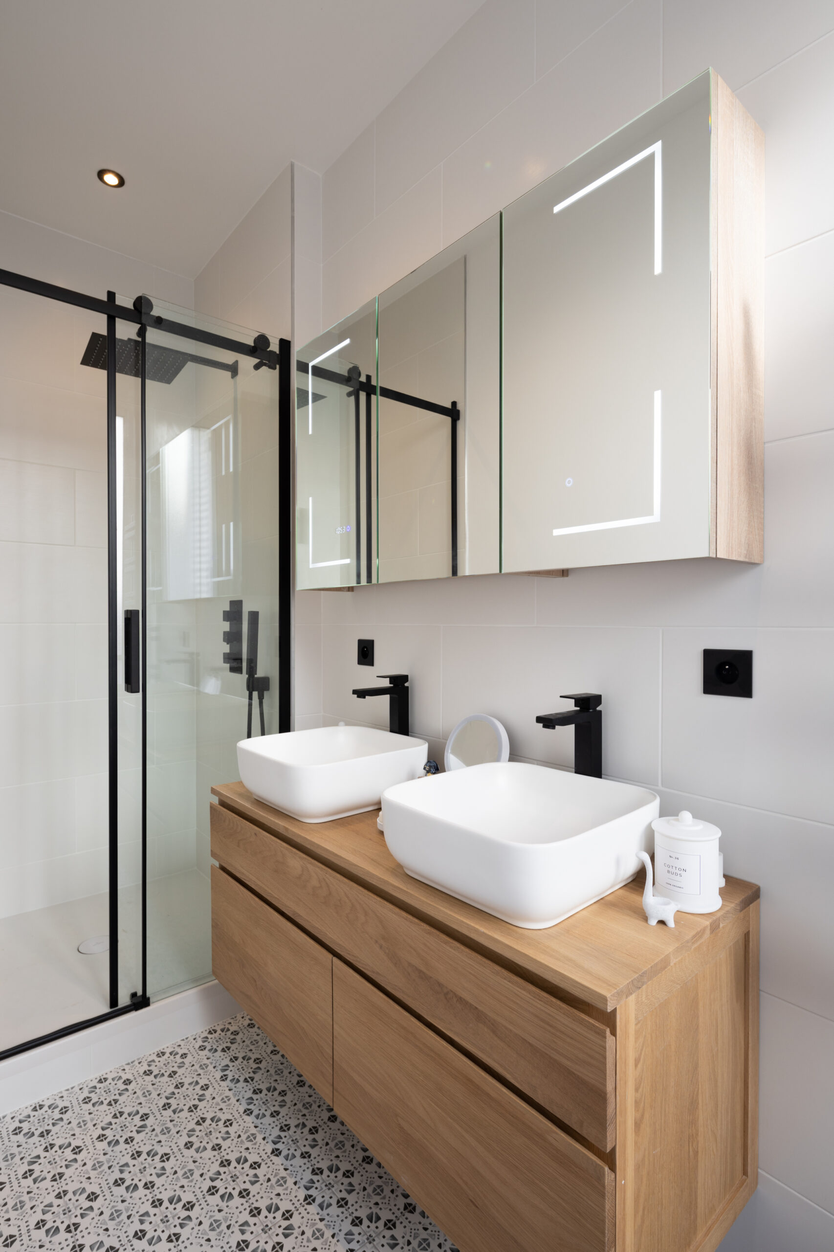 découvrez nos services professionnels pour rénover votre salle de bain à paris. qualité, design sur mesure et rénovation complète pour un espace moderne et fonctionnel.
