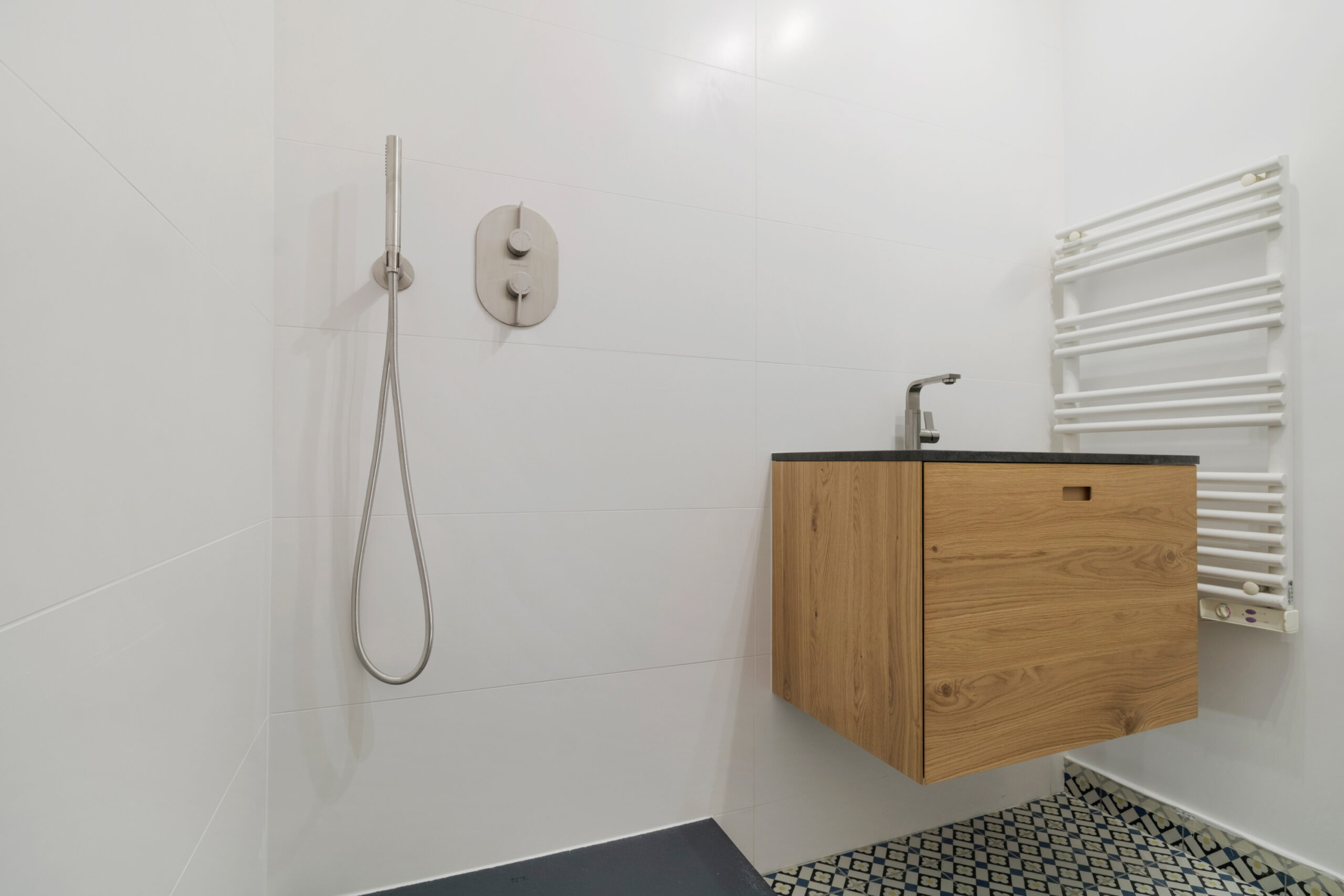 expert en rénovation de salle de bain à paris, nous transformons votre espace en un lieu moderne et fonctionnel. contactez-nous pour un devis personnalisé et un service de qualité.