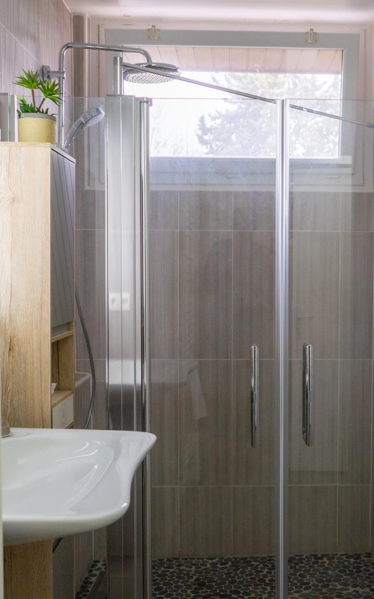 découvrez nos services professionnels pour rénover votre salle de bain dans le val-de-marne. qualité, conseils personnalisés et rénovation sur mesure pour un espace moderne et fonctionnel.