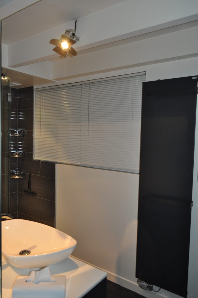 découvrez nos services professionnels pour rénover votre salle de bain à vincennes. transformation complète, design moderne et optimisation de l'espace pour un résultat sur-mesure.