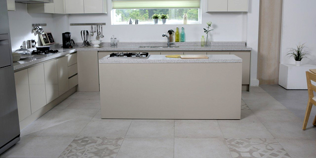 découvrez nos conseils et astuces pour rénover le sol de votre cuisine facilement et avec style. choisissez les meilleurs matériaux et techniques pour un résultat durable et esthétique.