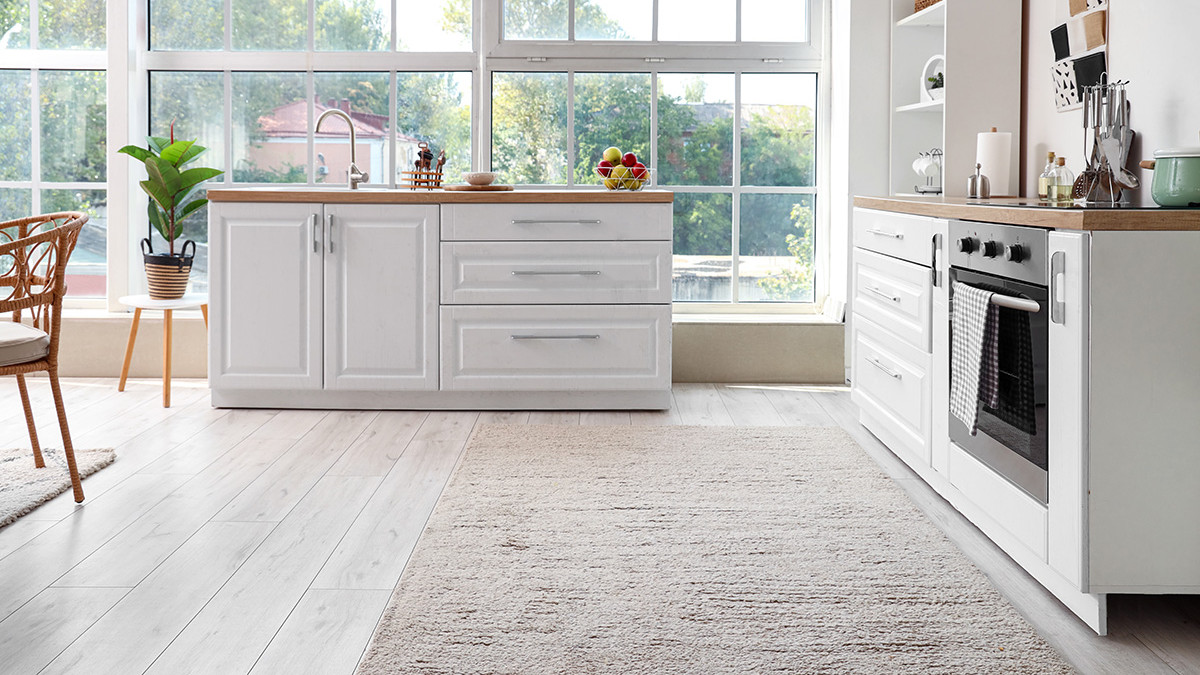 découvrez nos conseils et astuces pour rénover le sol de votre cuisine facilement et à moindres coûts. transformez votre espace avec des solutions durables et esthétiques.