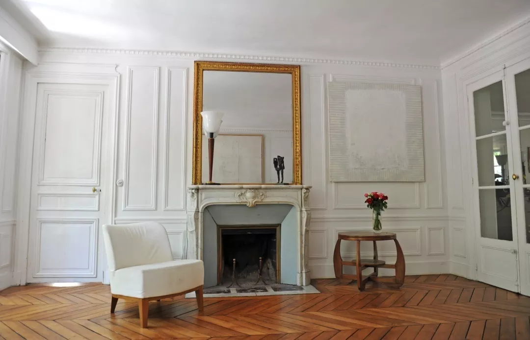 découvrez des conseils clés pour rénover un appartement haussmannien à paris, alliant charme ancien et confort moderne.
