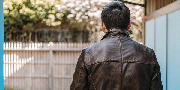 découvrez nos services professionnels pour rénover votre veste en cuir à paris. redonnez-lui éclat et souplesse grâce à notre expertise locale.