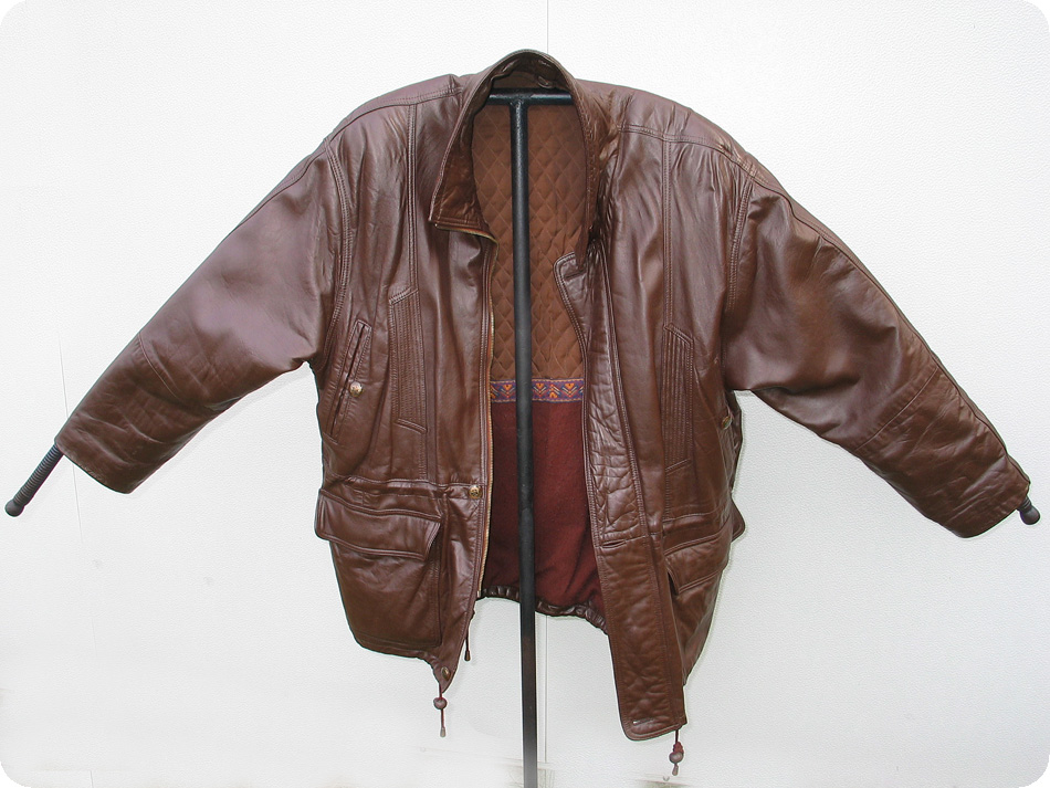 découvrez nos services professionnels pour rénover votre veste en cuir à paris. redonnez-lui éclat et souplesse grâce à notre expertise en restauration de cuir.