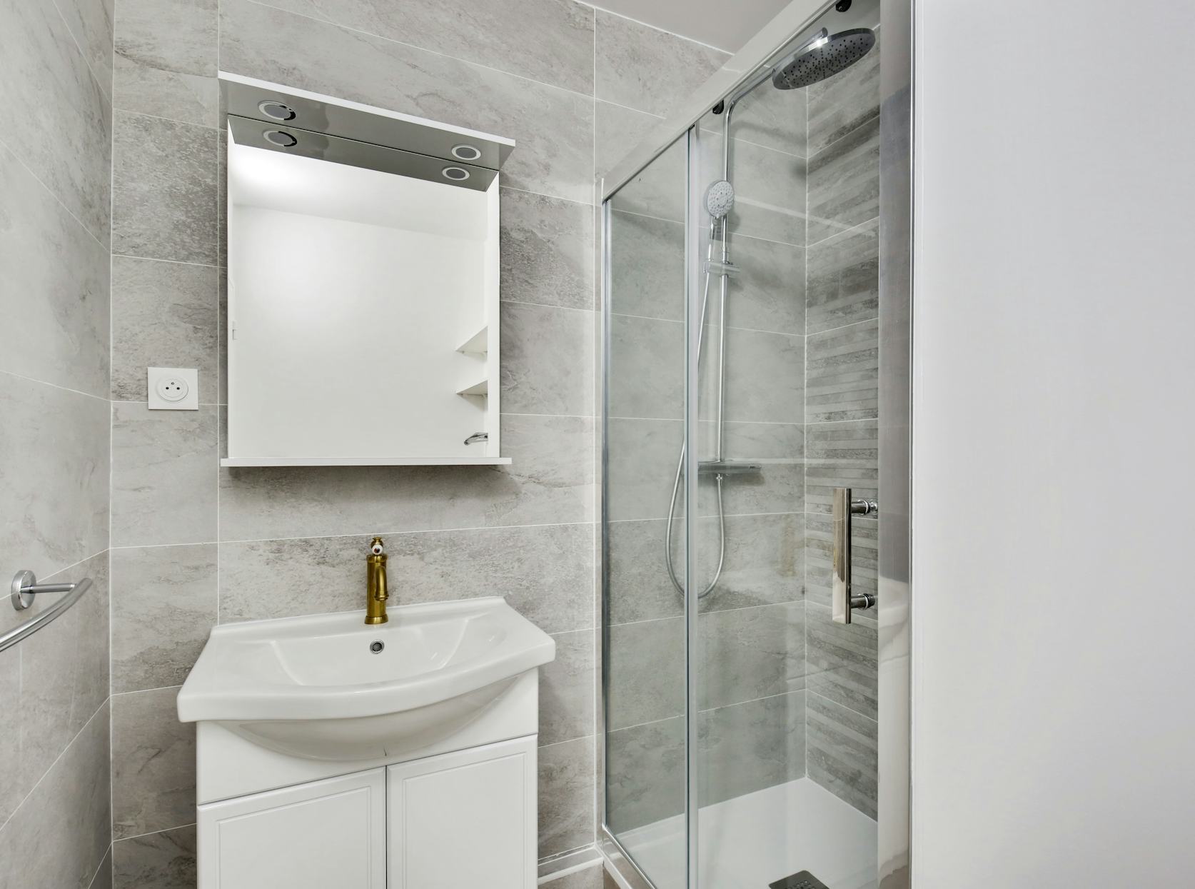 découvrez nos astuces clés pour rénover votre salle de bain facilement et avec style. transformez cet espace essentiel en un lieu moderne et fonctionnel.